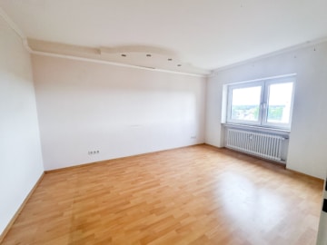 DIETZ: Provisionsfreie 4 Zi. ETW im 5. OG mit Aufzug, Loggia, Keller, eigener Garage! SOFORT FREI! - Schlafzimmer 1 von 3 (641944)