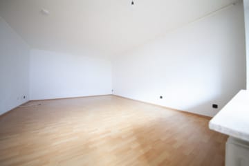 DIETZ: Provisionsfreie 4 Zi. ETW im 5. OG mit Aufzug, Loggia, Keller, eigener Garage! SOFORT FREI! - Wohn und Essbereich (644601)