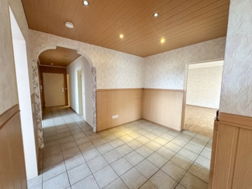 DIETZ: Provisionsfreie 4 Zi. ETW im 5. OG mit Aufzug, Loggia, Keller, eigener Garage! SOFORT FREI! - Essbereich (641943)