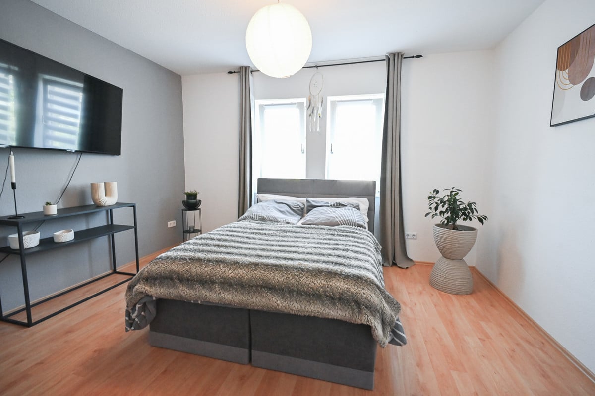 Schlafzimmer 1 von 2