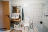 DIETZ: 3 Zimmer Erdgeschoss / Loggia - Wohnung in ruhiger bevorzugter Lage von Groß-Zimmern! - Bad mit Wanne und Dusche