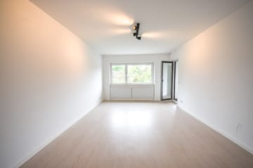DIETZ: TOP-Modernisierte 2-Zimmer-Wohnung im 1. Obergeschoss - Wohnzimmer (658821)