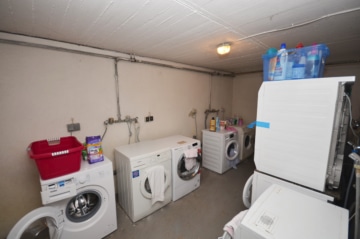 DIETZ: TOP-Modernisierte 2-Zimmer-Wohnung im 1. Obergeschoss - Gemeinsame Waschküche (658834)