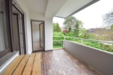 überdachter Balkon - DIETZ: TOP-Modernisierte 2-Zimmer-Wohnung im 1. Obergeschoss