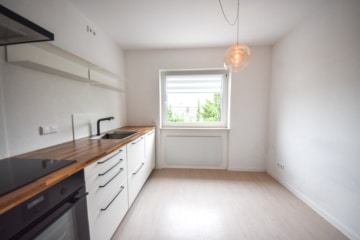 DIETZ: TOP-Modernisierte 2-Zimmer-Wohnung im 1. Obergeschoss - Küche (658825)