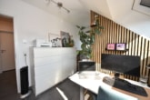 Schlafzimmer 2 von 2 - DIETZ: Moderne 3-Zimmer-Dachgeschosswohnung mit optionaler Einbauküche – Ruhige Wohnlage!