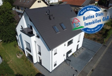 DIETZ: Moderne 3-Zimmer-Dachgeschosswohnung mit optionaler Einbauküche – Ruhige Wohnlage!, 63762 Großostheim, Etagenwohnung