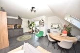 Küche und Essbereich - DIETZ: Moderne 3-Zimmer-Dachgeschosswohnung mit optionaler Einbauküche – Ruhige Wohnlage!