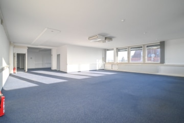 DIETZ! Büro-, Praxis oder sonstige Gewerberäume – zentrale Lage von Babenhausen! Fitnessstudio im EG - Büro 2. OG (664171)