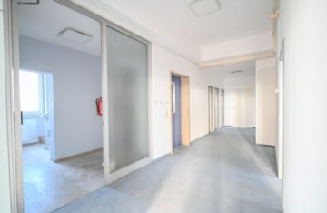 DIETZ! Büro-, Praxis oder sonstige Gewerberäume – zentrale Lage von Babenhausen! Fitnessstudio im EG - Flur 2. OG (664177)