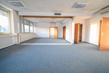 DIETZ! Büro-, Praxis oder sonstige Gewerberäume – zentrale Lage von Babenhausen! Fitnessstudio im EG - Büro 1. OG (664116)