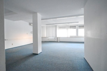 DIETZ! Büro-, Praxis oder sonstige Gewerberäume – zentrale Lage von Babenhausen! Fitnessstudio im EG - Büro 1. OG (664120)