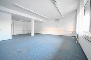 DIETZ! Büro-, Praxis oder sonstige Gewerberäume – zentrale Lage von Babenhausen! Fitnessstudio im EG - Büro 1. OG (664125)