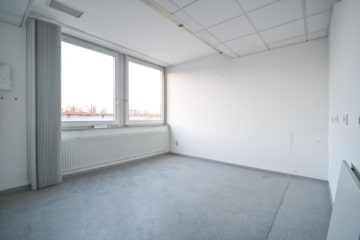 DIETZ! Büro-, Praxis oder sonstige Gewerberäume – zentrale Lage von Babenhausen! Fitnessstudio im EG - Küche 1. OG (664127)