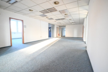 DIETZ! Büro-, Praxis oder sonstige Gewerberäume – zentrale Lage von Babenhausen! Fitnessstudio im EG - Flurbereich 1. OG (664134)