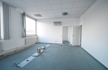 DIETZ! Büro-, Praxis oder sonstige Gewerberäume – zentrale Lage von Babenhausen! Fitnessstudio im EG - Büro 1. OG (664137)