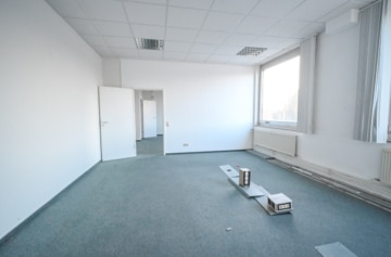 DIETZ! Büro-, Praxis oder sonstige Gewerberäume – zentrale Lage von Babenhausen! Fitnessstudio im EG - Büro 1. OG (664138)