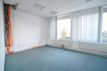 DIETZ! Büro-, Praxis oder sonstige Gewerberäume – zentrale Lage von Babenhausen! Fitnessstudio im EG - Büro 1. OG (664148)