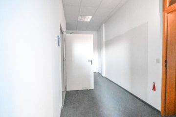 DIETZ! Büro-, Praxis oder sonstige Gewerberäume – zentrale Lage von Babenhausen! Fitnessstudio im EG - Flur 1. OG (664152)