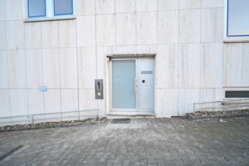 DIETZ! Büro-, Praxis oder sonstige Gewerberäume – zentrale Lage von Babenhausen! Fitnessstudio im EG - Eingangsbereich (664206)