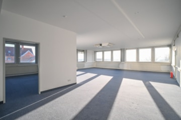 DIETZ! Büro-, Praxis oder sonstige Gewerberäume – zentrale Lage von Babenhausen! Fitnessstudio im EG - Büro 2. OG (664168)