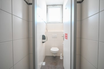 DIETZ! Büro-, Praxis oder sonstige Gewerberäume – zentrale Lage von Babenhausen! Fitnessstudio im EG - WC 2. OG (664197)