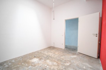 DIETZ! Büro-, Praxis oder sonstige Gewerberäume – zentrale Lage von Babenhausen! Fitnessstudio im EG - Büro 2. OG (664185)