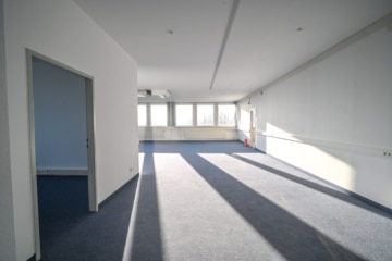 DIETZ! Büro-, Praxis oder sonstige Gewerberäume – zentrale Lage von Babenhausen! Fitnessstudio im EG - Büro 2. OG (664164)