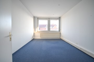 DIETZ! Büro-, Praxis oder sonstige Gewerberäume – zentrale Lage von Babenhausen! Fitnessstudio im EG - Büro 2. OG (664165)