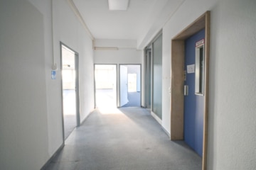 DIETZ! Büro-, Praxis oder sonstige Gewerberäume – zentrale Lage von Babenhausen! Fitnessstudio im EG - Flur 2. OG (664180)