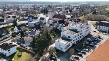 DIETZ! Büro-, Praxis oder sonstige Gewerberäume – zentrale Lage von Babenhausen! Fitnessstudio im EG - Luftansicht (664212)