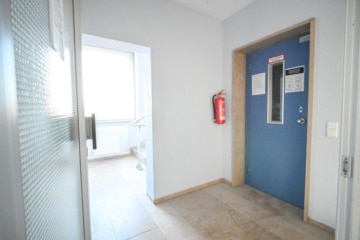 DIETZ! Büro-, Praxis oder sonstige Gewerberäume – zentrale Lage von Babenhausen! Fitnessstudio im EG - Aufzug 2. OG (664201)