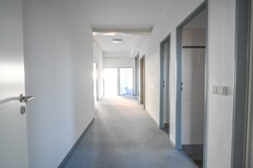 DIETZ! Büro-, Praxis oder sonstige Gewerberäume – zentrale Lage von Babenhausen! Fitnessstudio im EG - Flur 2. OG (664181)