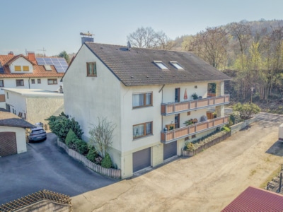 DIETZ: Größer als manches Haus! 4-Zimmer-Obergeschosswohnung – 3-fach-Verglasung – Pelletsheizung - Außenansicht (700787)