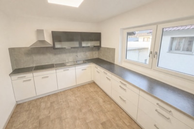 DIETZ: Größer als manches Haus! 4-Zimmer-Obergeschosswohnung – 3-fach-Verglasung – Pelletsheizung - Küche OG (700792)