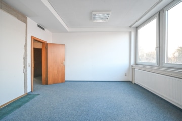 DIETZ! Büro-, Praxis oder sonstige Gewerberäume – zentrale Lage von Babenhausen! Fitnessstudio im EG - Büro 1. OG (664049)