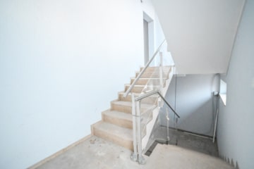 DIETZ! Büro-, Praxis oder sonstige Gewerberäume – zentrale Lage von Babenhausen! Fitnessstudio im EG - Diele EG (664099)