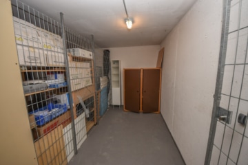 DIETZ: Einzugsbereite 2-Zimmer-Terrassenwohnung, eigener Garten, Einbauküche und Parkplatz! - Kellerabstellraum (677282)