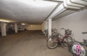 Tiefgarage mit Fahrradstellplätzen - DIETZ: Einzugsbereite 2-Zimmer-Terrassenwohnung, eigener Garten, Einbauküche und Parkplatz!