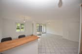 Wohnen Essen Kochen - DIETZ: Einzugsbereite 2-Zimmer-Terrassenwohnung, eigener Garten, Einbauküche und Parkplatz!