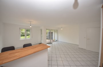 DIETZ: Einzugsbereite 2-Zimmer-Terrassenwohnung, eigener Garten, Einbauküche und Parkplatz! - Wohnen Essen Kochen (677267)