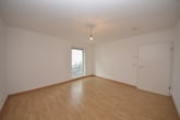 Schlafzimmer 1 von 1 - DIETZ: Einzugsbereite 2-Zimmer-Terrassenwohnung, eigener Garten, Einbauküche und Parkplatz!