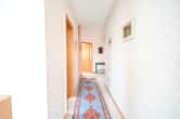 Flur OG - Großzügig geschnittenes Einfamilienhaus mit Doppelgarage, Garten und Terrassenkamin!