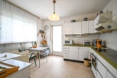 Küche EG - Großzügig geschnittenes Einfamilienhaus mit Doppelgarage, Garten und Terrassenkamin!