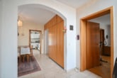 Flur EG - Großzügig geschnittenes Einfamilienhaus mit Doppelgarage, Garten und Terrassenkamin!