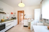 Küche EG - Großzügig geschnittenes Einfamilienhaus mit Doppelgarage, Garten und Terrassenkamin!