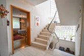 Flur EG - Großzügig geschnittenes Einfamilienhaus mit Doppelgarage, Garten und Terrassenkamin!