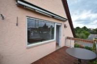 Balkon (balkonbelag von 2022 durch Lochblechpanäle erneuert)