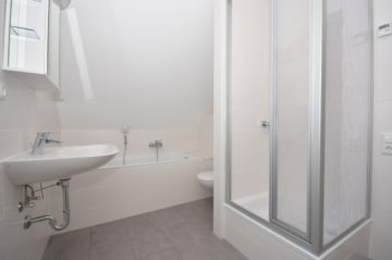 DIETZ: 2016 sanierte 3 Zimmer Dachgeschosswohnung Top modernisiert – Herrliche Wohnlage - modernes Tageslichtbadezimmer (691409)