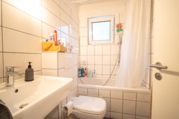 DIETZ: 2-Zimmer-Erdgeschosswohnung mit Balkon! Vermietet seit 2023 - Tageslichtbadezimmer (653793)